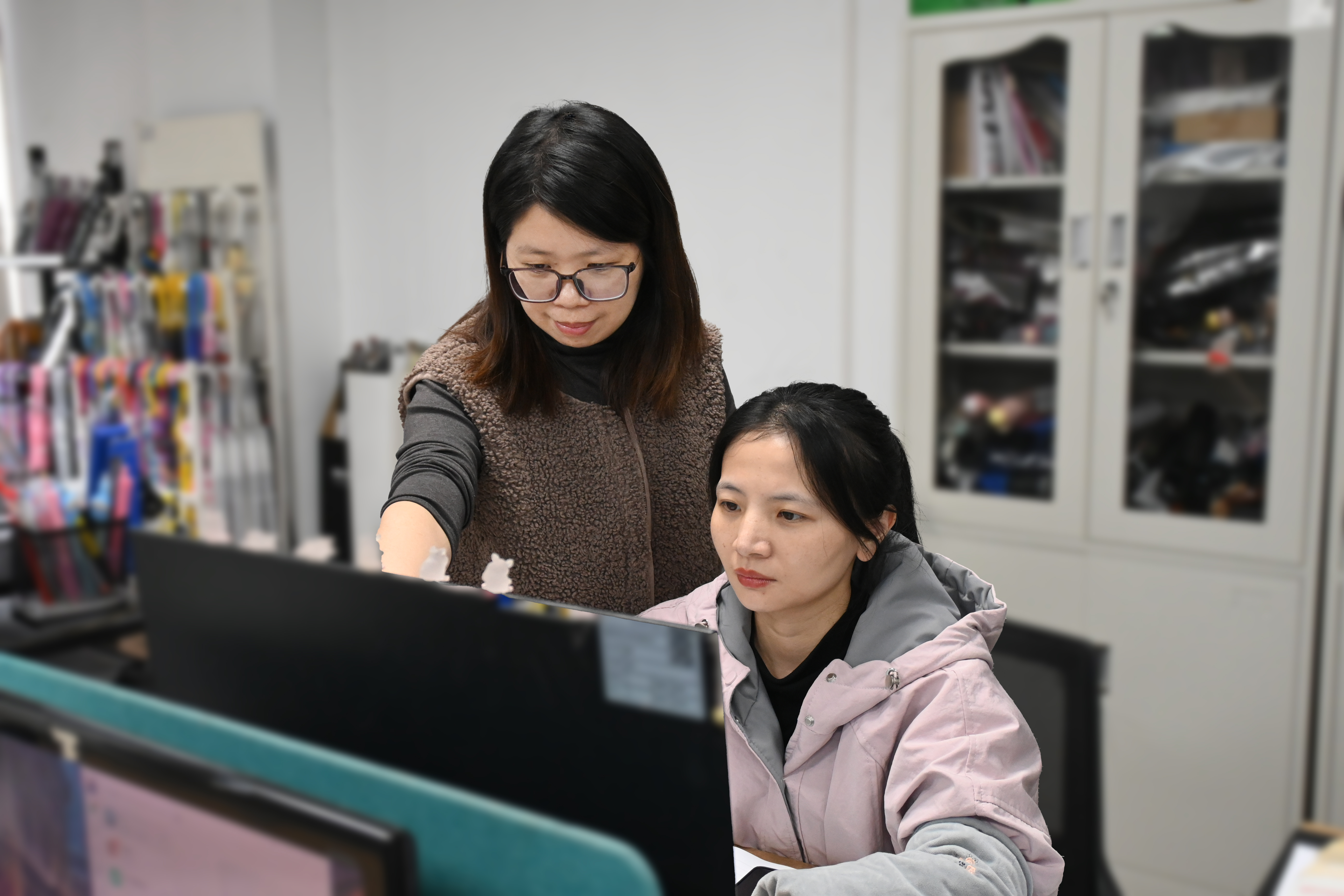 祝賀！優(yōu)安納傘業(yè)吳麗雙榮獲2024年度“晉江市好師傅”稱號(hào)